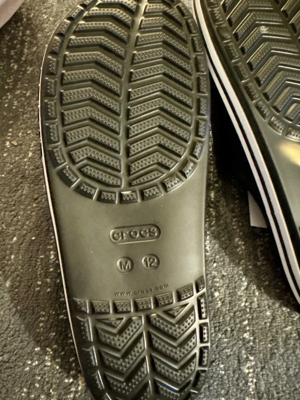 Crocs Men’s Bayaband Slide Sandals Size US 12 Black / White, 205392-066 NWT